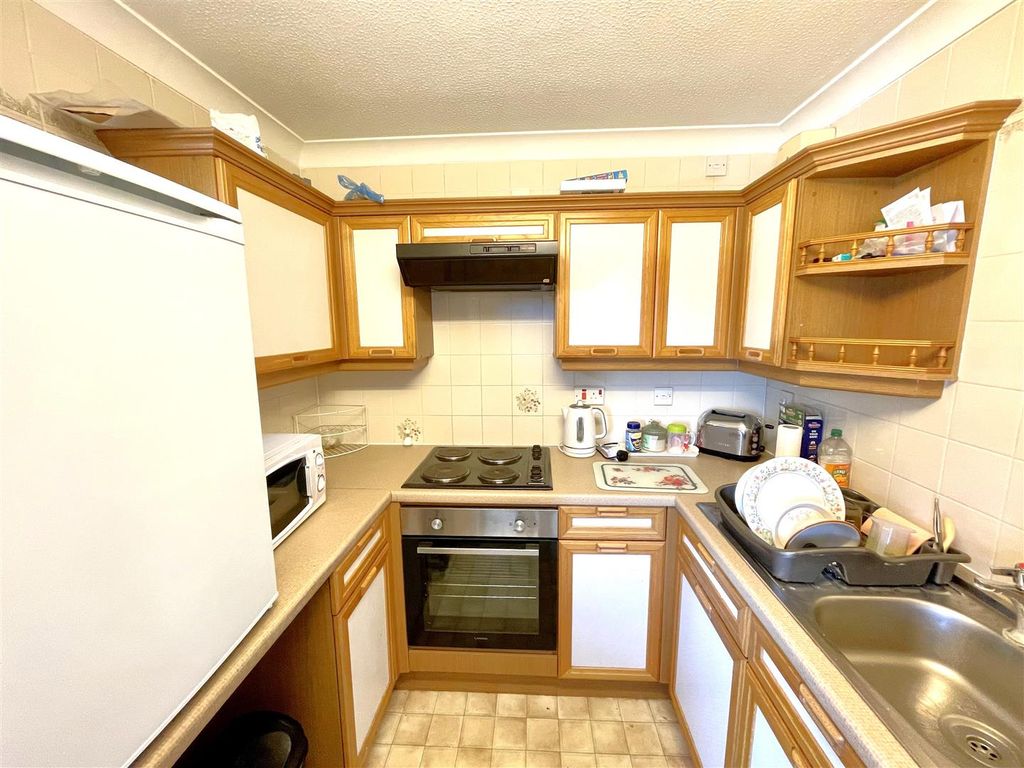 1 bed flat for sale in Newcomb Court, Stamford PE9, £87,500