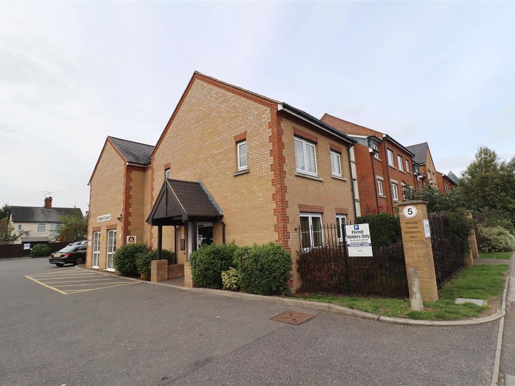 1 bed flat for sale in Railway Street, Braintree CM7, £100,000