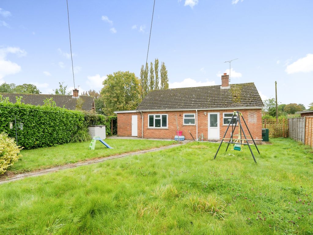 2 bed detached bungalow for sale in Occupation Road, Mattishall NR20, £260,000