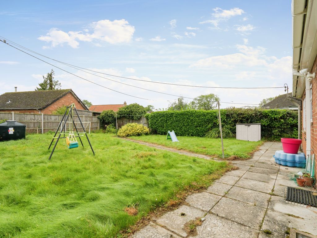 2 bed detached bungalow for sale in Occupation Road, Mattishall NR20, £260,000