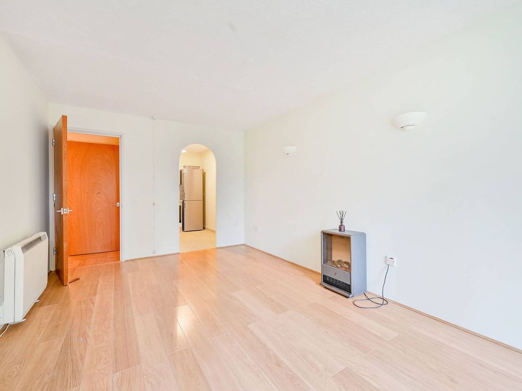 1 bed flat for sale in Blakesley Avenue, Ealing, London W5, £225,000