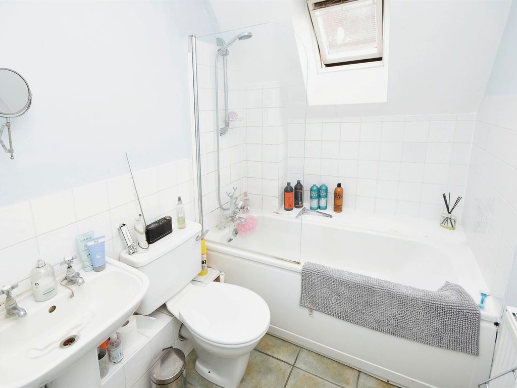 2 bed flat for sale in Jacquard Way, Braintree CM7, £175,000