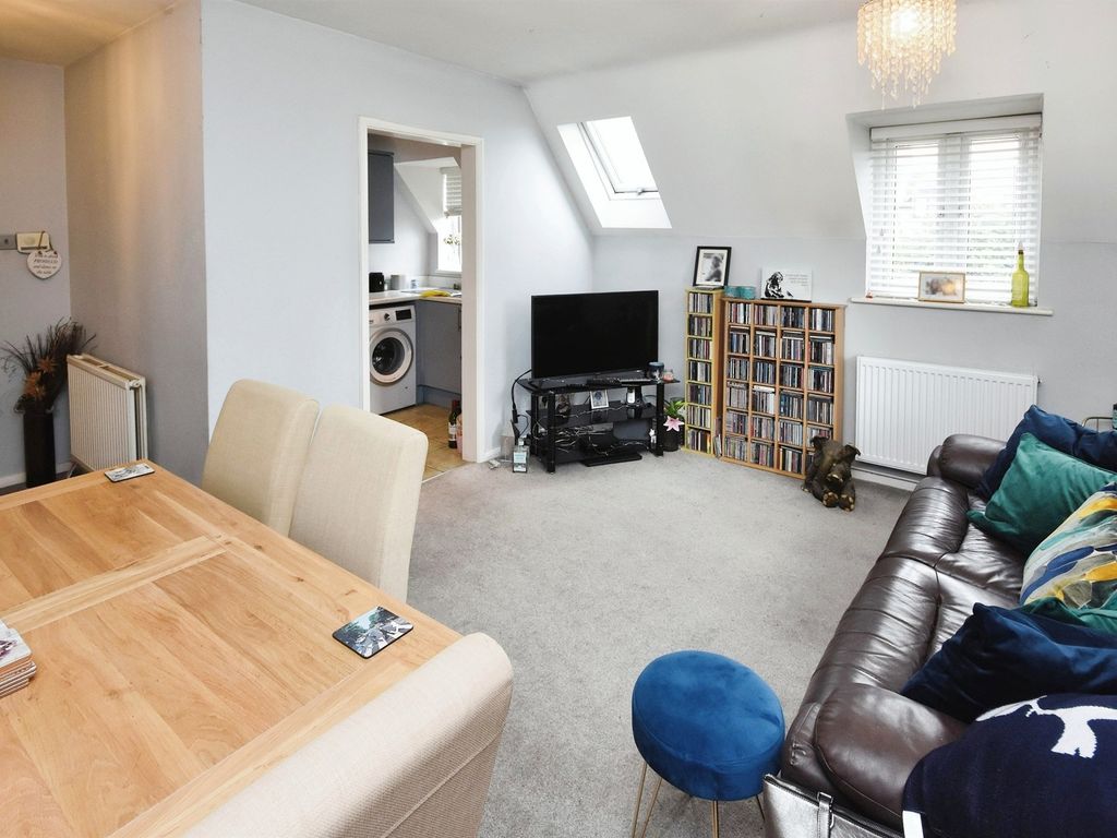 2 bed flat for sale in Jacquard Way, Braintree CM7, £175,000