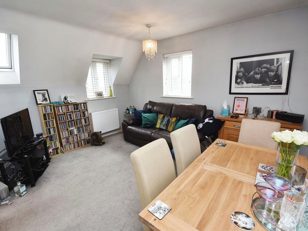 2 bed flat for sale in Jacquard Way, Braintree CM7, £175,000