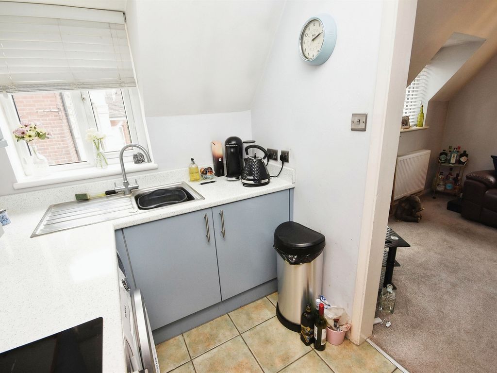 2 bed flat for sale in Jacquard Way, Braintree CM7, £175,000