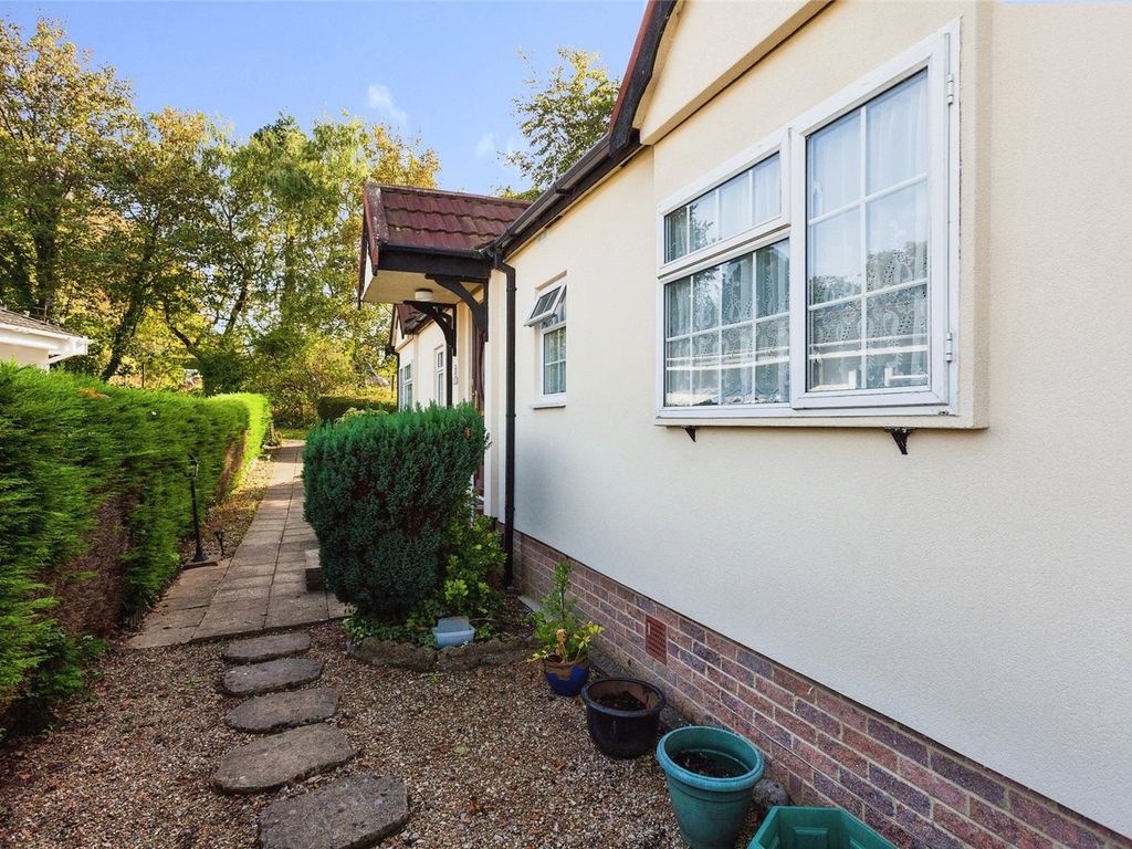 1 bed property for sale in Siskin Avenue, Turners Hill Park, Turners Hill, Crawley RH10, £180,000