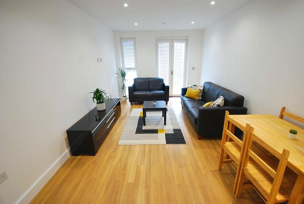 1 bed flat for sale in Aylesbury House, Hatton Road, Wembley, Middlesex HA0, £329,950