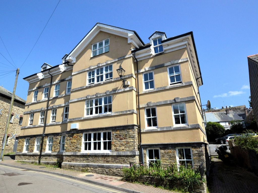 2 bed flat for sale in Well Lane, Liskeard, Cornwall PL14, £110,000
