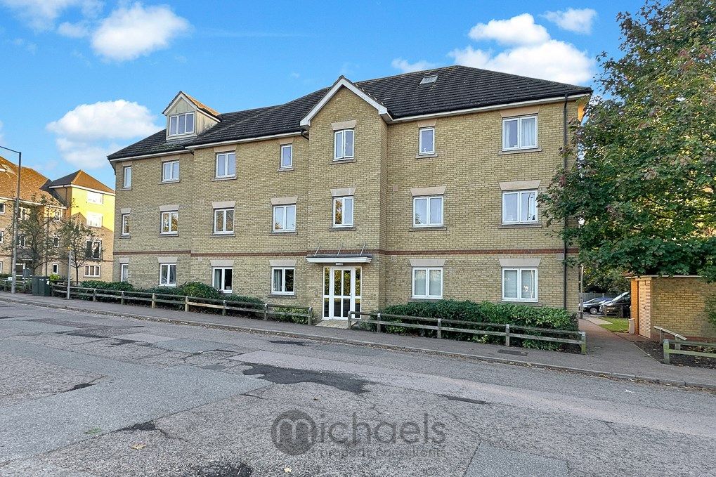 2 bed flat for sale in Clarendon Way, Colchester CO1, £170,000