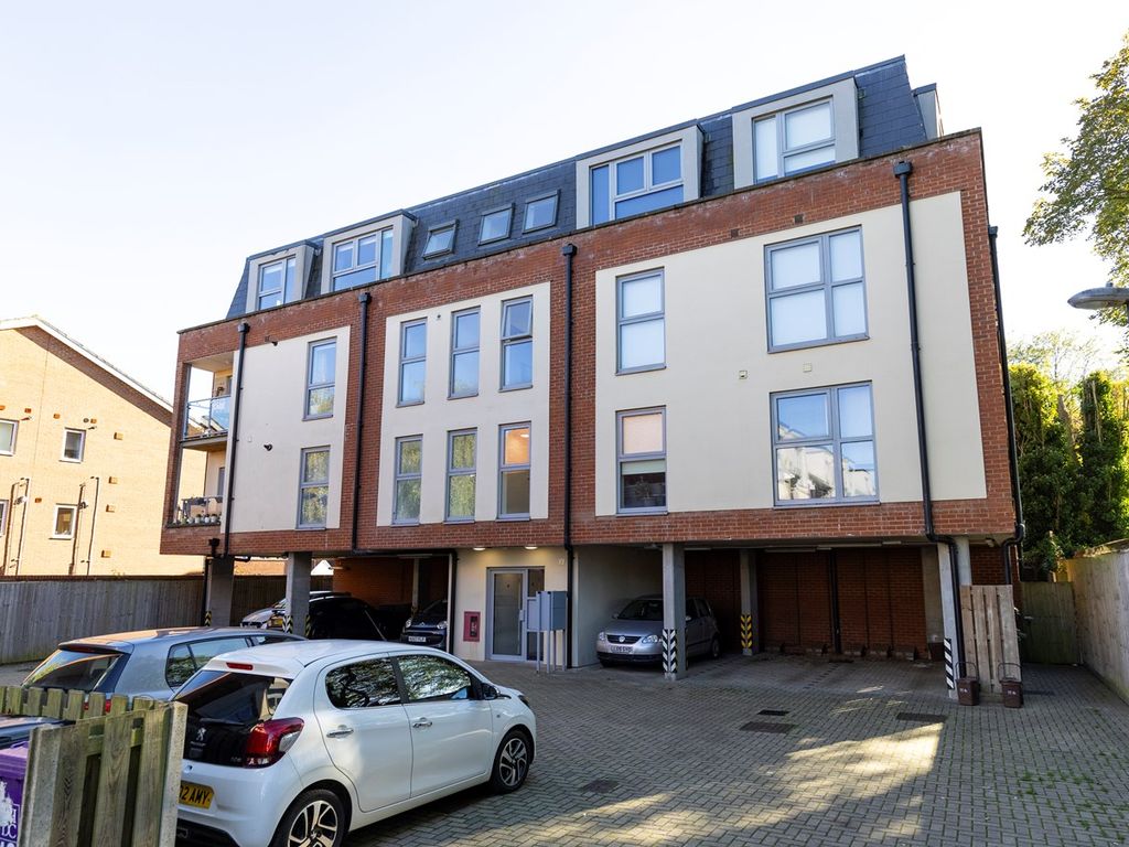 1 bed flat for sale in Fishponds Road, Hitchin SG5, £127,500