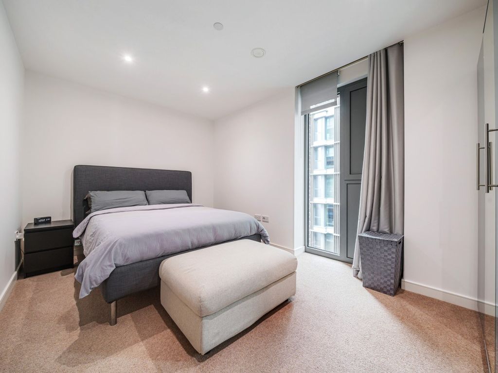 1 bed flat for sale in Elmbridge House, 1 Palmer Road, London SW11, £208,500