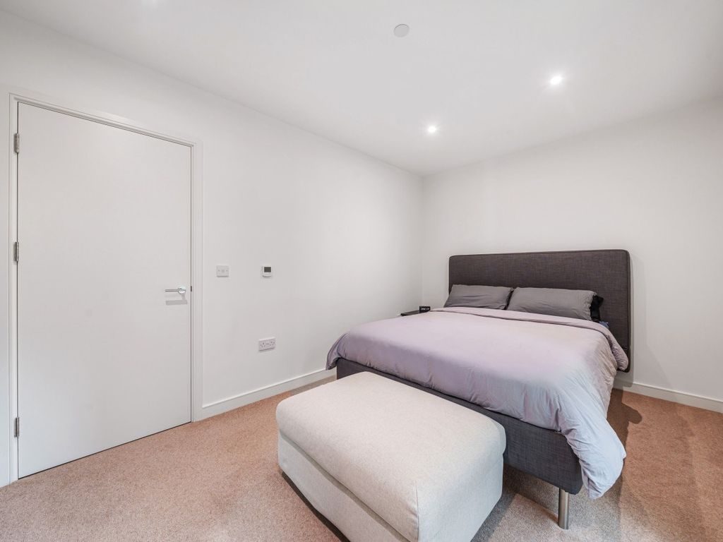 1 bed flat for sale in Elmbridge House, 1 Palmer Road, London SW11, £208,500