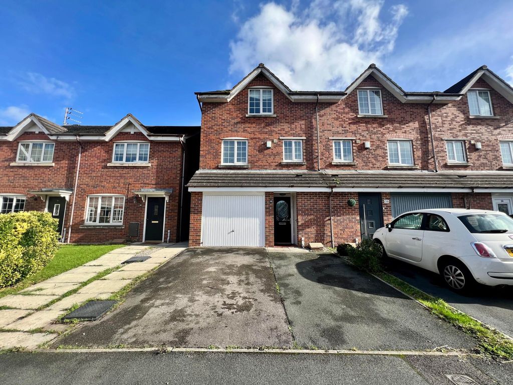 4 bed town house for sale in Sandwell Avenue, Thornton FY5, £215,000