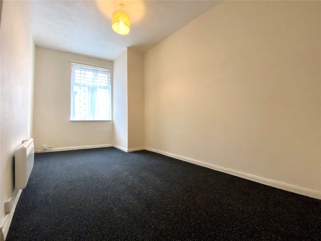 1 bed flat for sale in Castle Street, Ryde PO33, £110,000