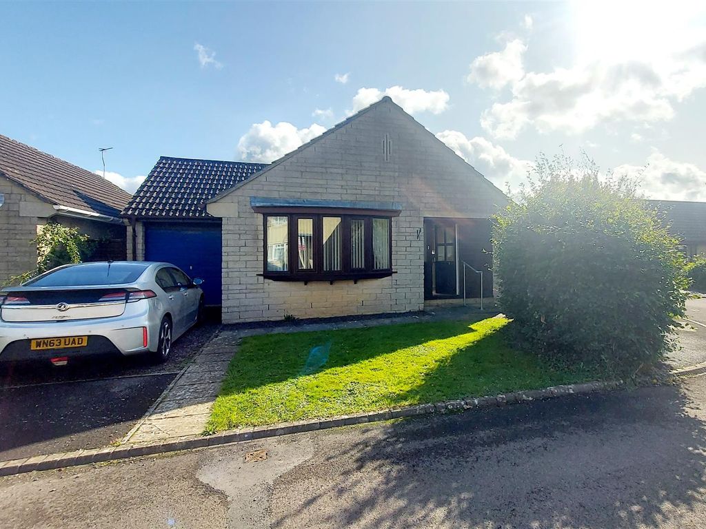 2 bed detached bungalow for sale in Light Close, Corsham SN13, £325,000