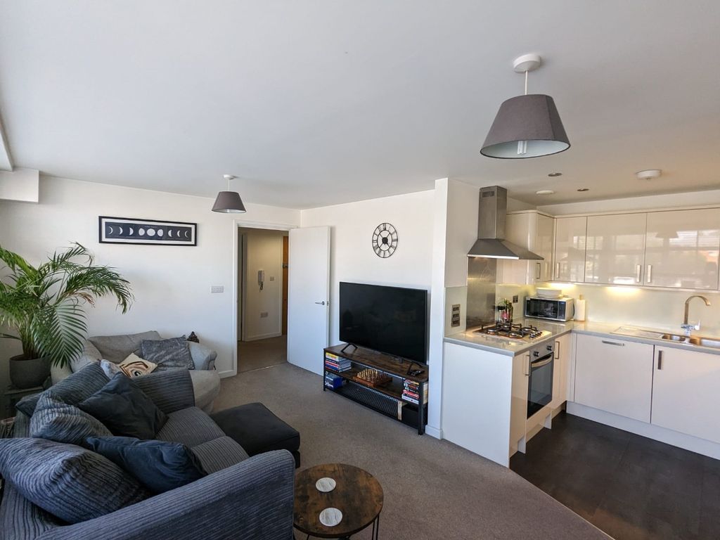 1 bed flat for sale in Central Apartments, High Street, Rayleigh SS6, £195,000