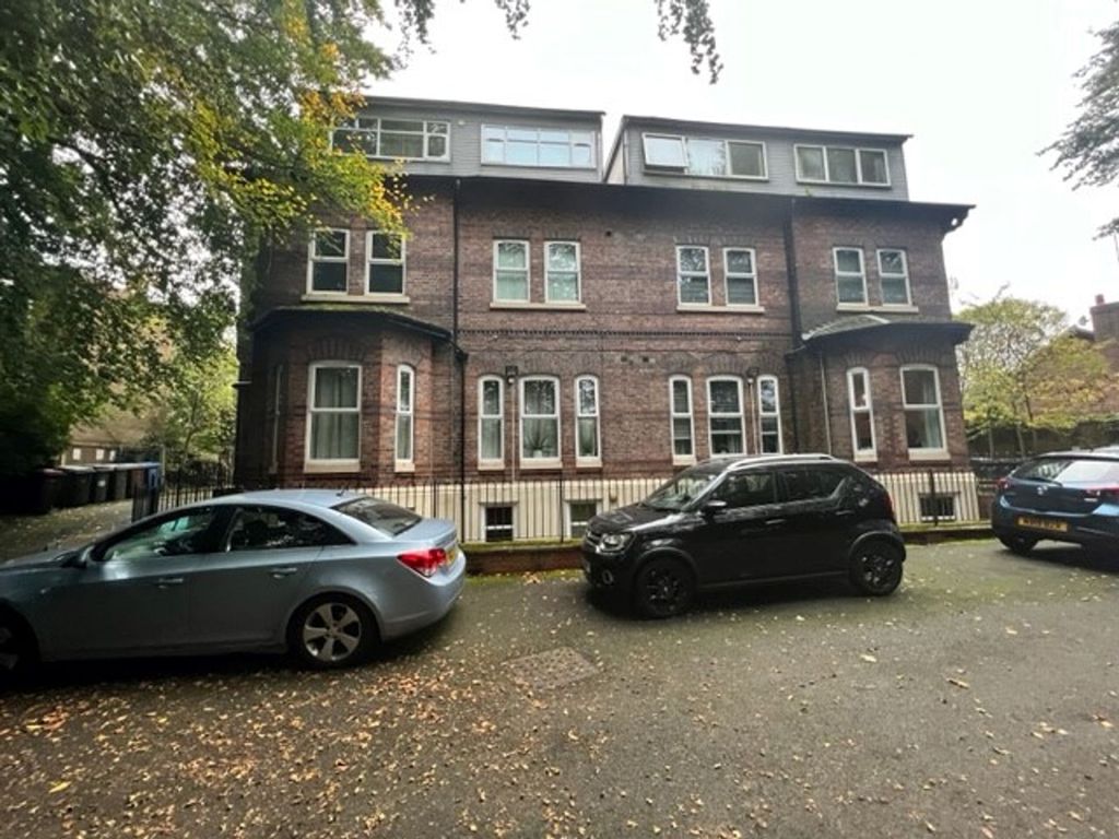 3 bed flat for sale in Bury Old Road, The Oaks M7, £150,000