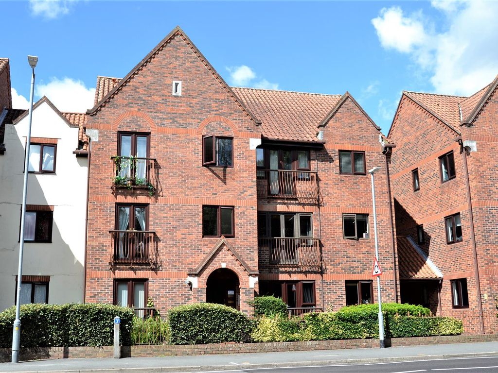 1 bed flat for sale in Tynedale Square, Highwoods, Colchester CO4, £160,000