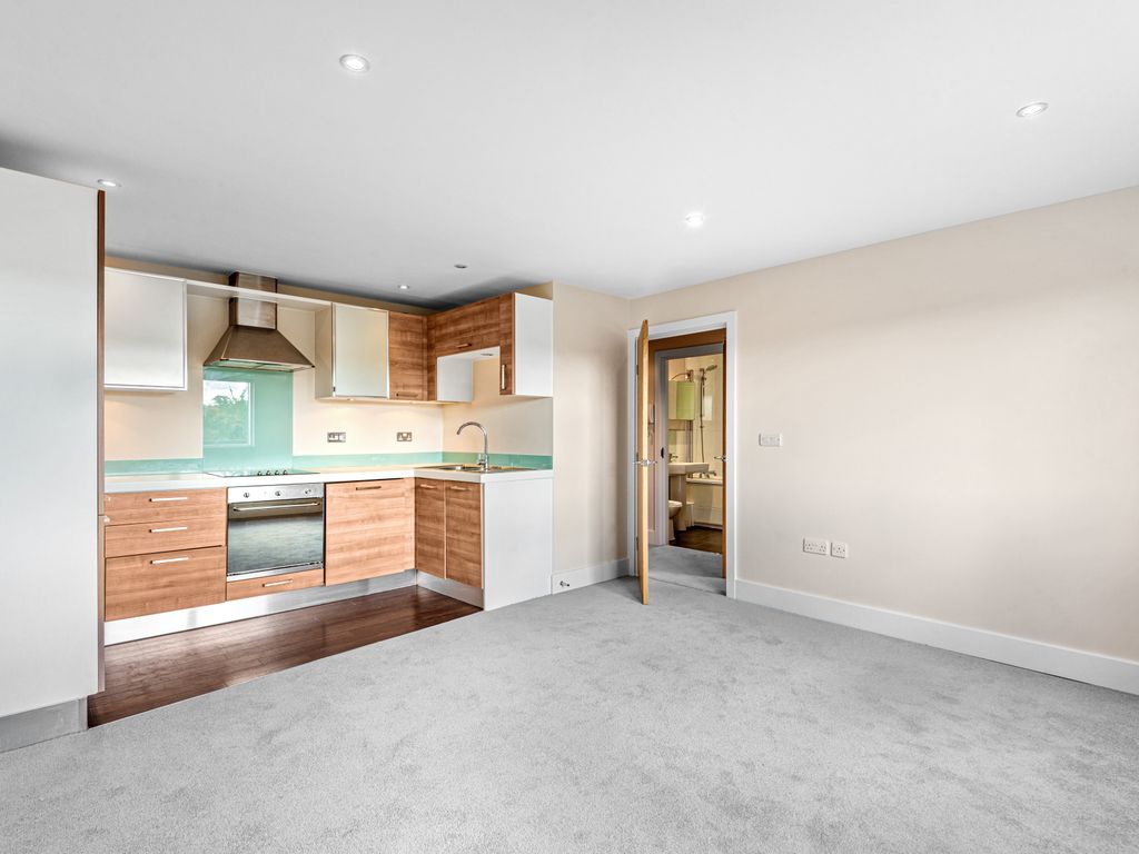 1 bed flat for sale in Church Street, Epsom KT17, £245,000