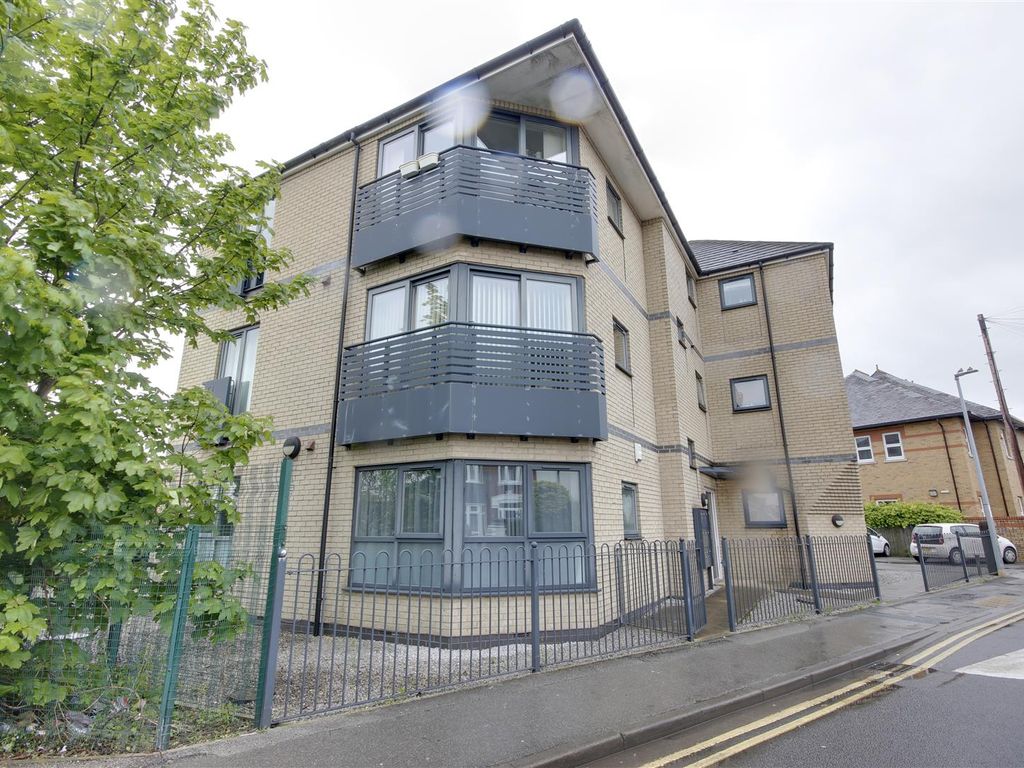 2 bed flat for sale in Axis Court, Mill Lane, Beverley HU17, £105,000