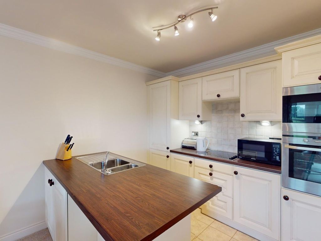 1 bed flat for sale in West Street, Gargrave, Skipton BD23, £235,000