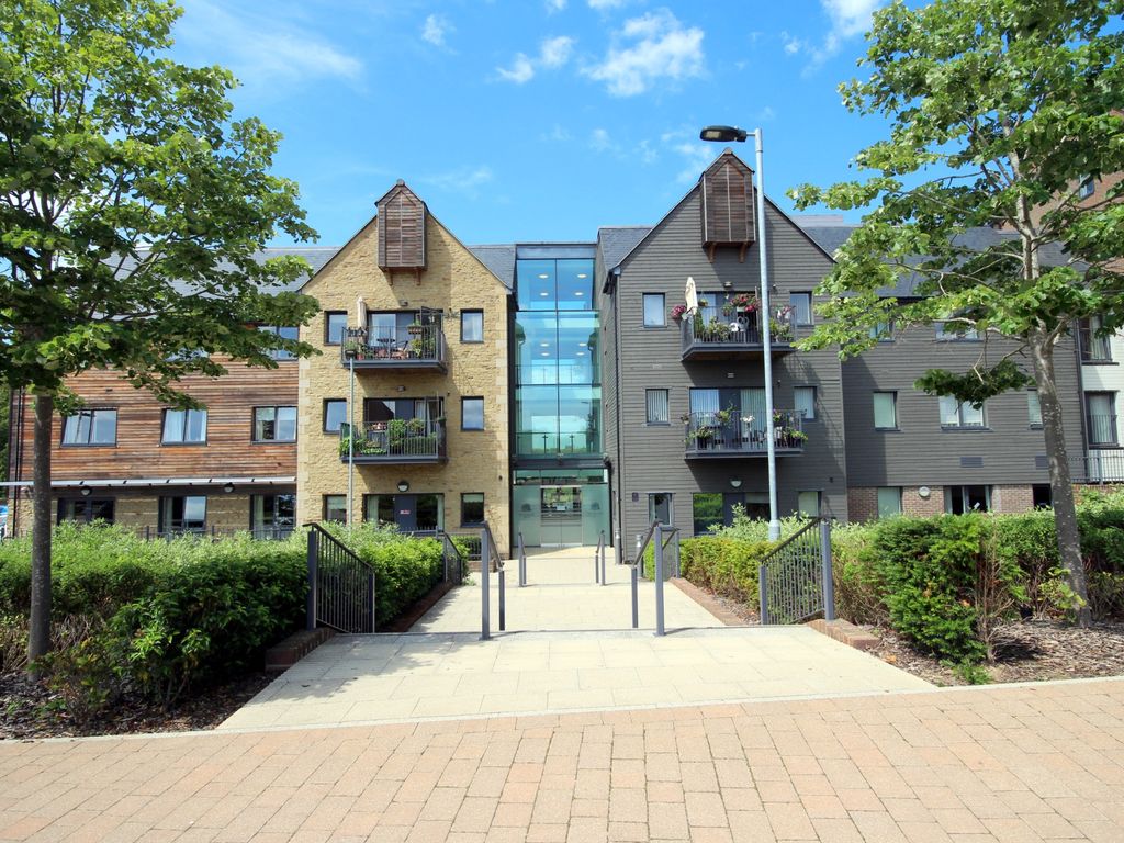 2 bed property for sale in The Boulevard, Horsham RH12, £320,000