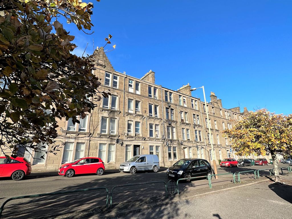 1 bed flat for sale in Lyon Street, Dundee DD4, £65,000