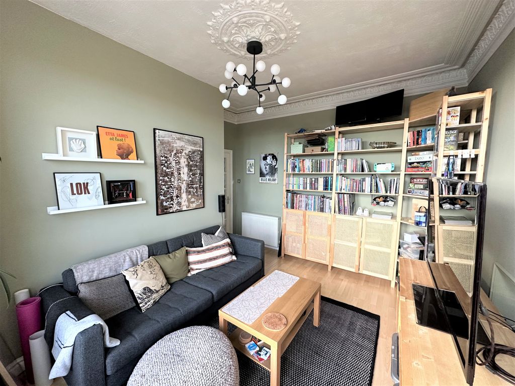 1 bed flat for sale in Lyon Street, Dundee DD4, £65,000