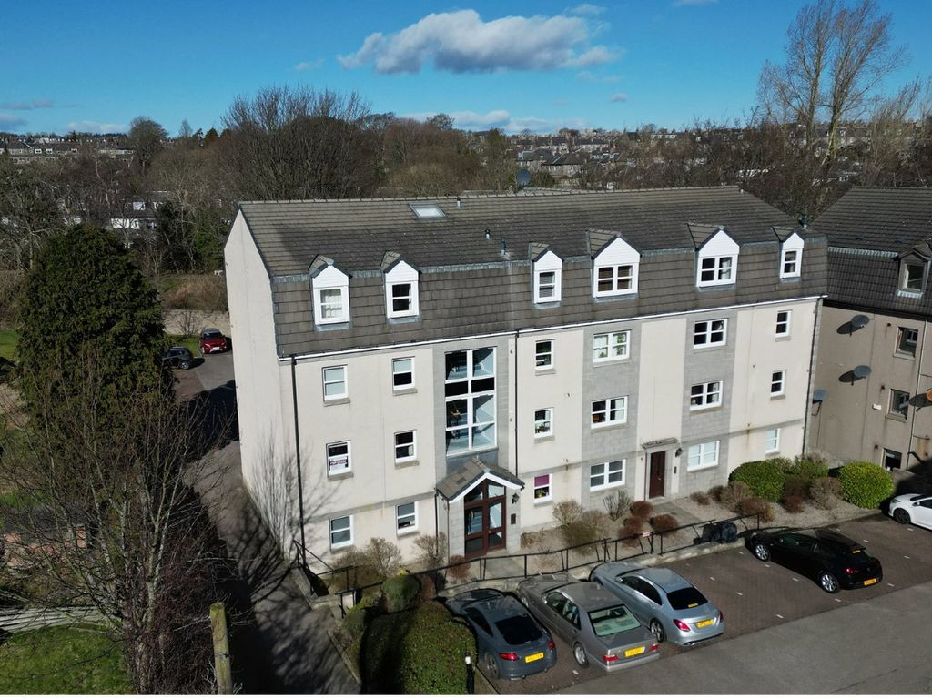 2 bed flat for sale in Margaret Place, Aberdeen, Aberdeenshire AB10, £105,000