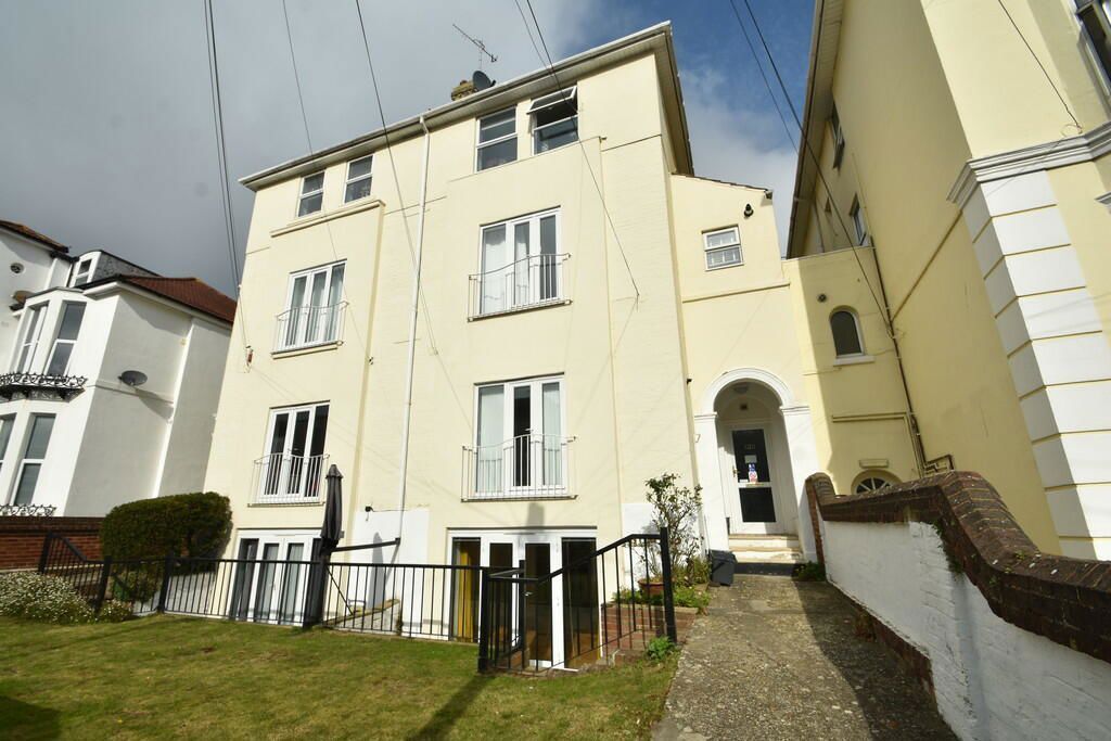 2 bed flat for sale in Auckland Road East, Southsea PO5, £150,000