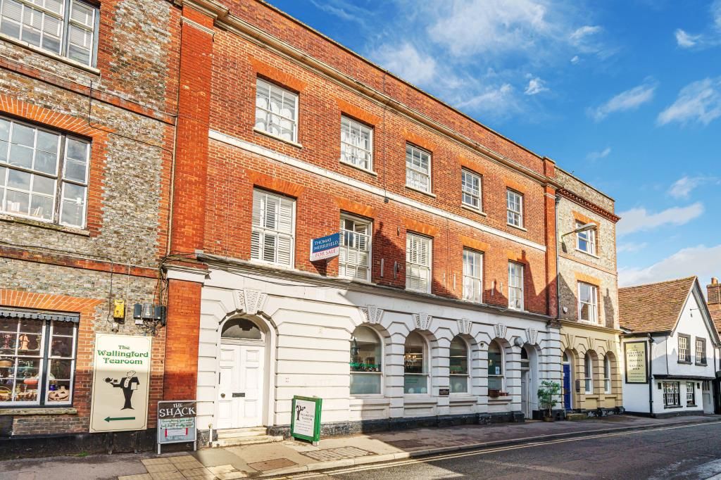 1 bed flat for sale in High Street, Wallingford OX10, £230,000