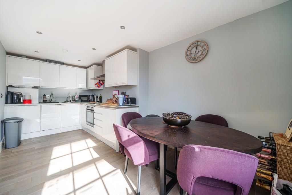 1 bed flat for sale in High Street, Wallingford OX10, £230,000