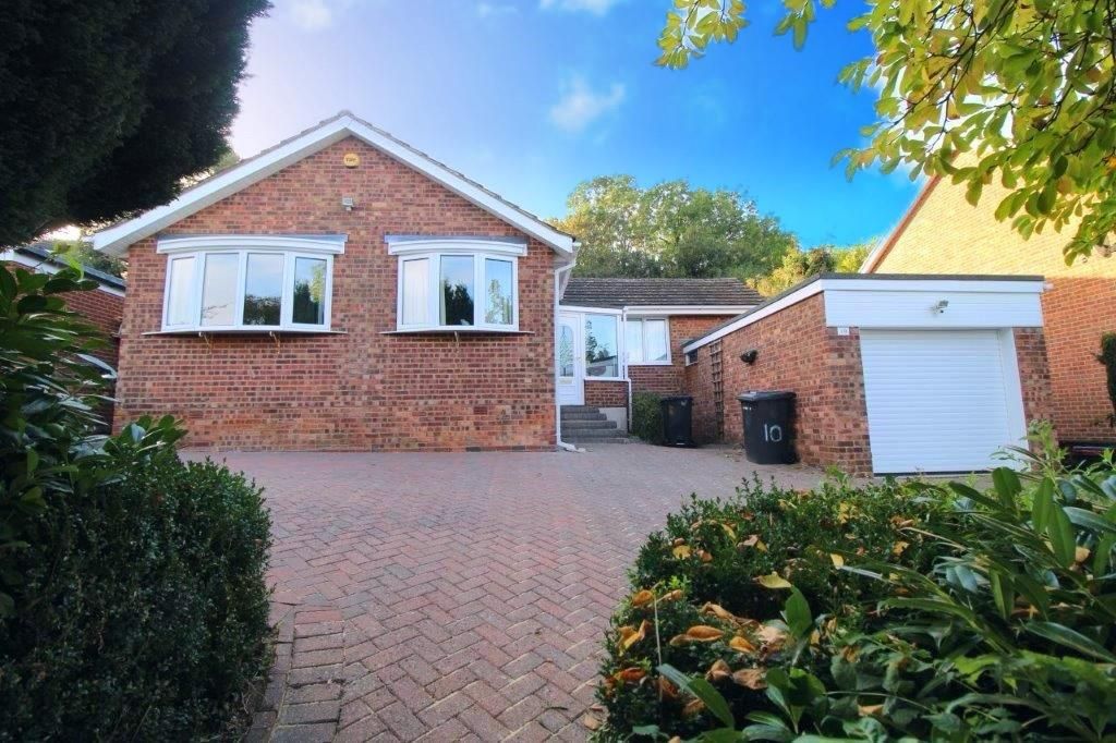 3 bed property for sale in Hillside, Daventry NN11, £325,000
