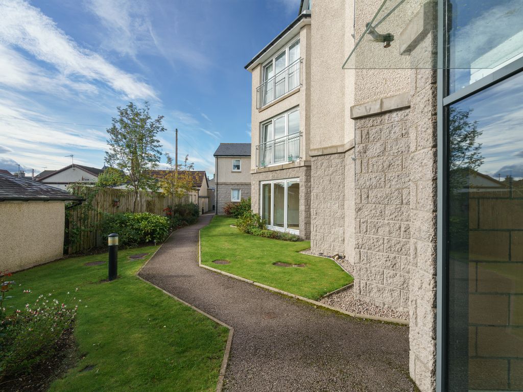 2 bed flat for sale in Knightsbridge, High Street, Inverurie AB51, £170,000