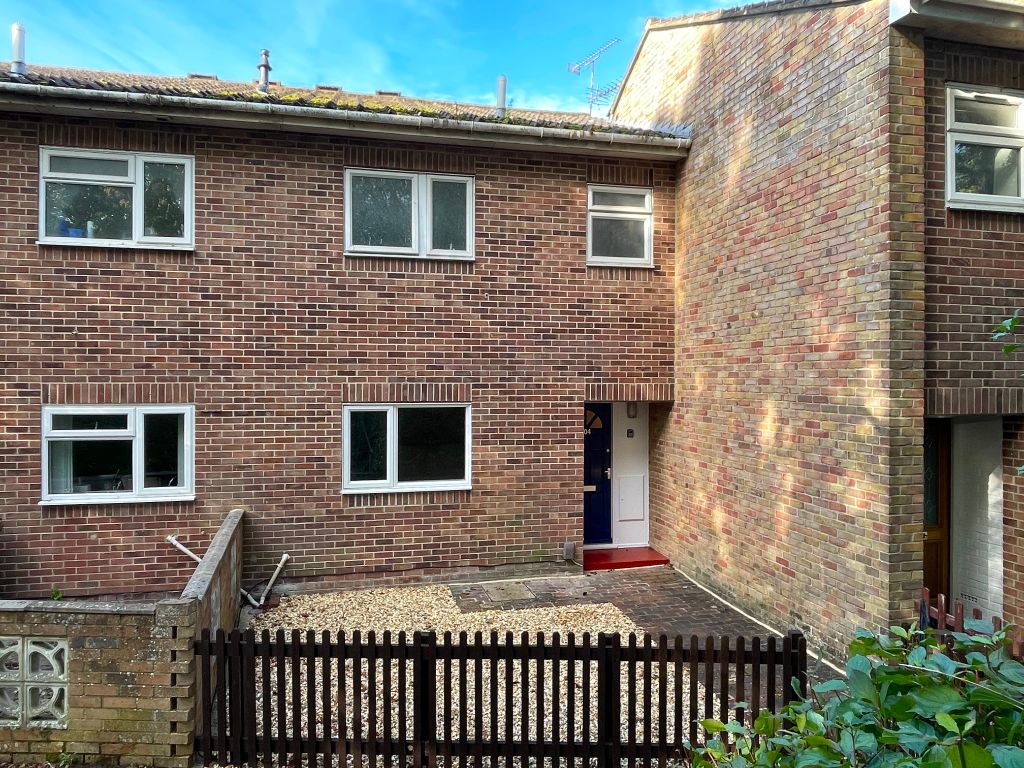 3 bed end terrace house for sale in Tintagel Close, Andover SP10, £235,000