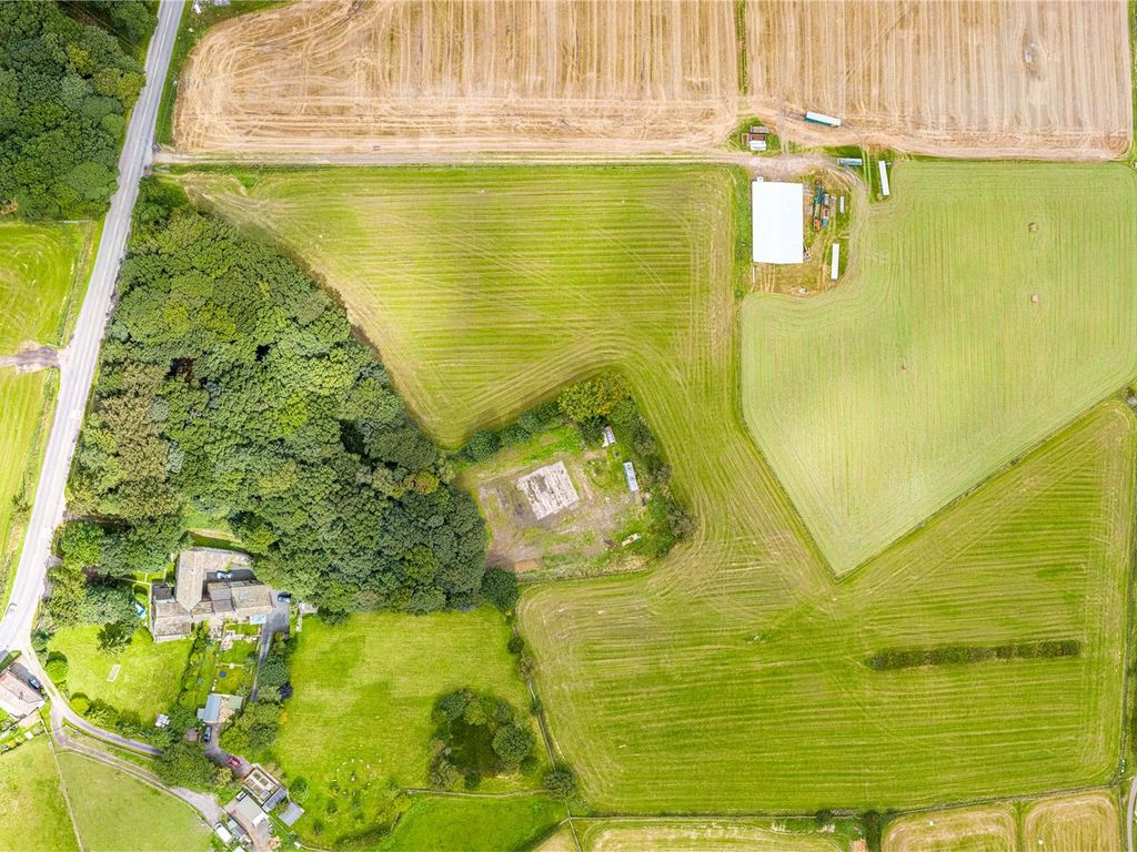 Land for sale in Paul Lane, Flockton Moor, Huddersfield WF4, £40,000