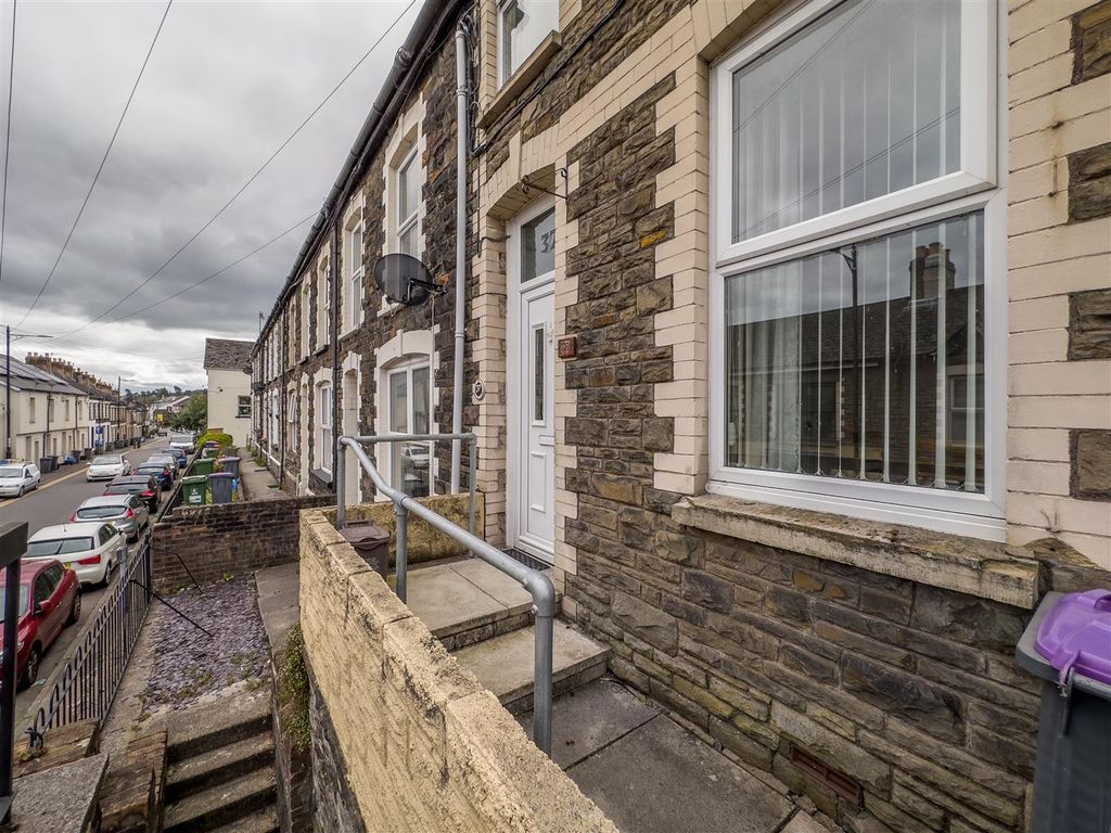 2 bed end terrace house for sale in Osborne Road, Pontypool NP4, £90,000