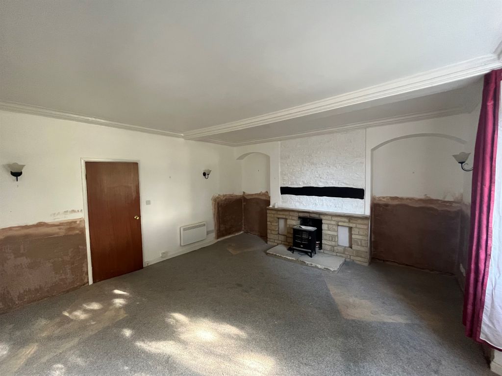1 bed flat for sale in Lawton Avenue, Carterton OX18, £135,000