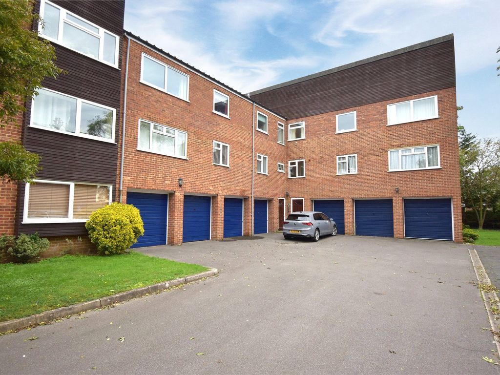 2 bed flat for sale in Powney Road, Maidenhead, Berkshire SL6, £240,000