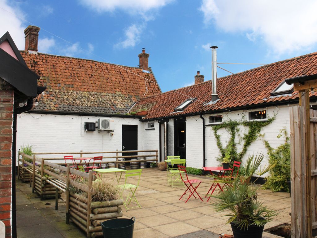 Pub/bar for sale in Lower Street, Diss IP22, £35,000