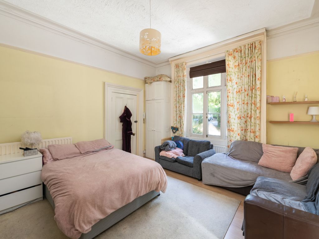Studio for sale in Wray Park Road, Reigate RH2, £185,000