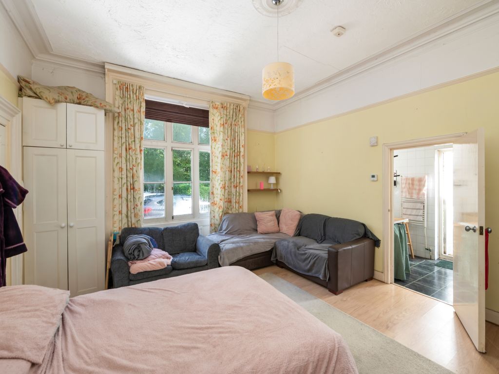 Studio for sale in Wray Park Road, Reigate RH2, £185,000