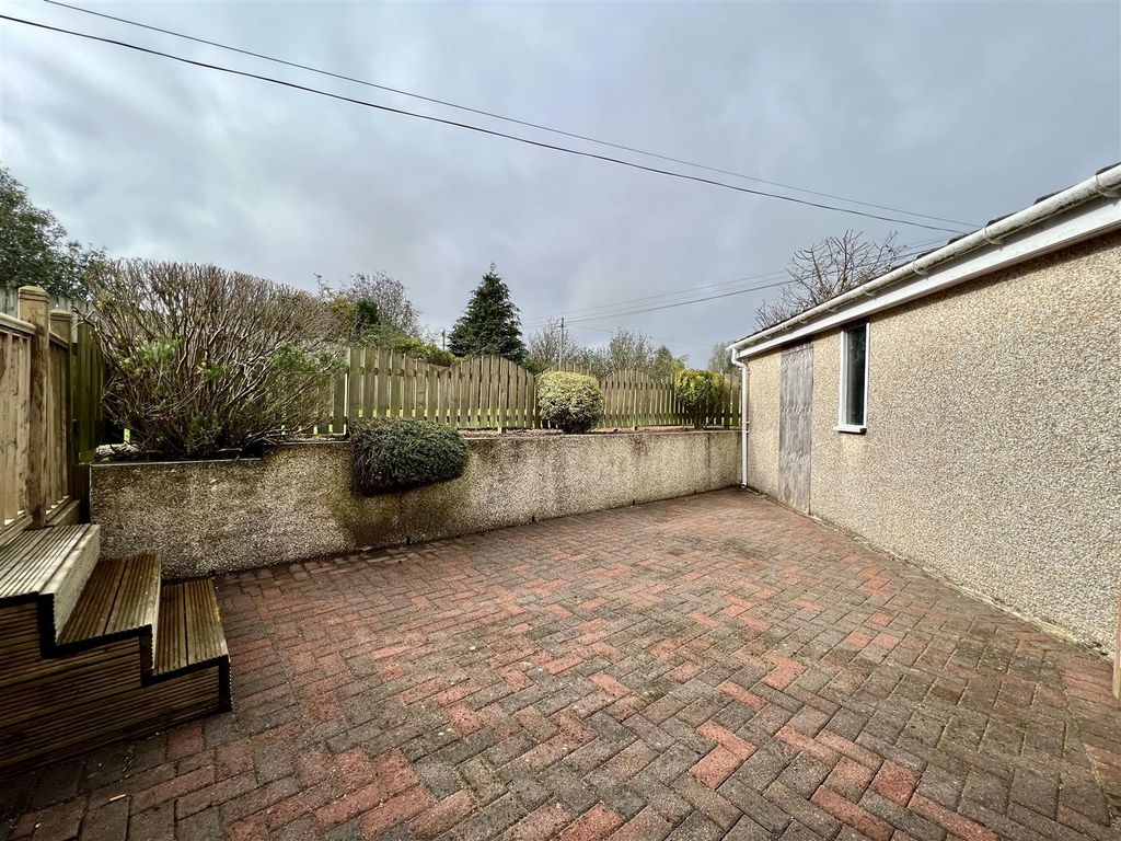 2 bed end terrace house for sale in Dovecastle Drive, Strathaven ML10, £145,000