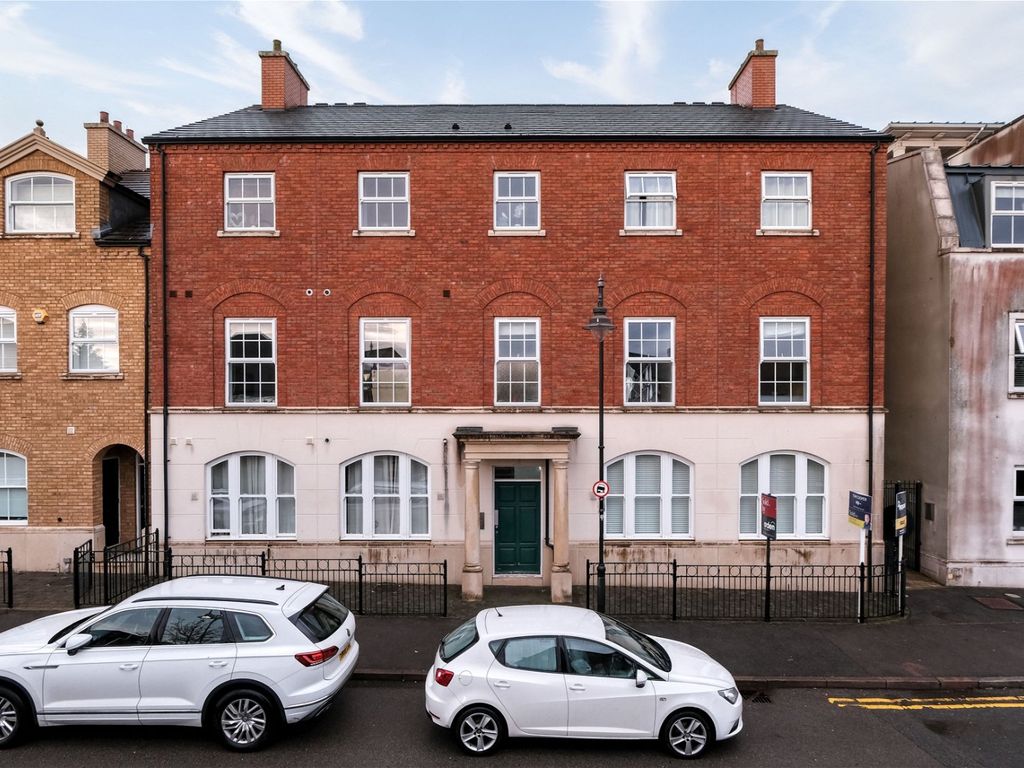 2 bed flat for sale in Rumbush Lane, Shirley, Solihull B90, £190,000