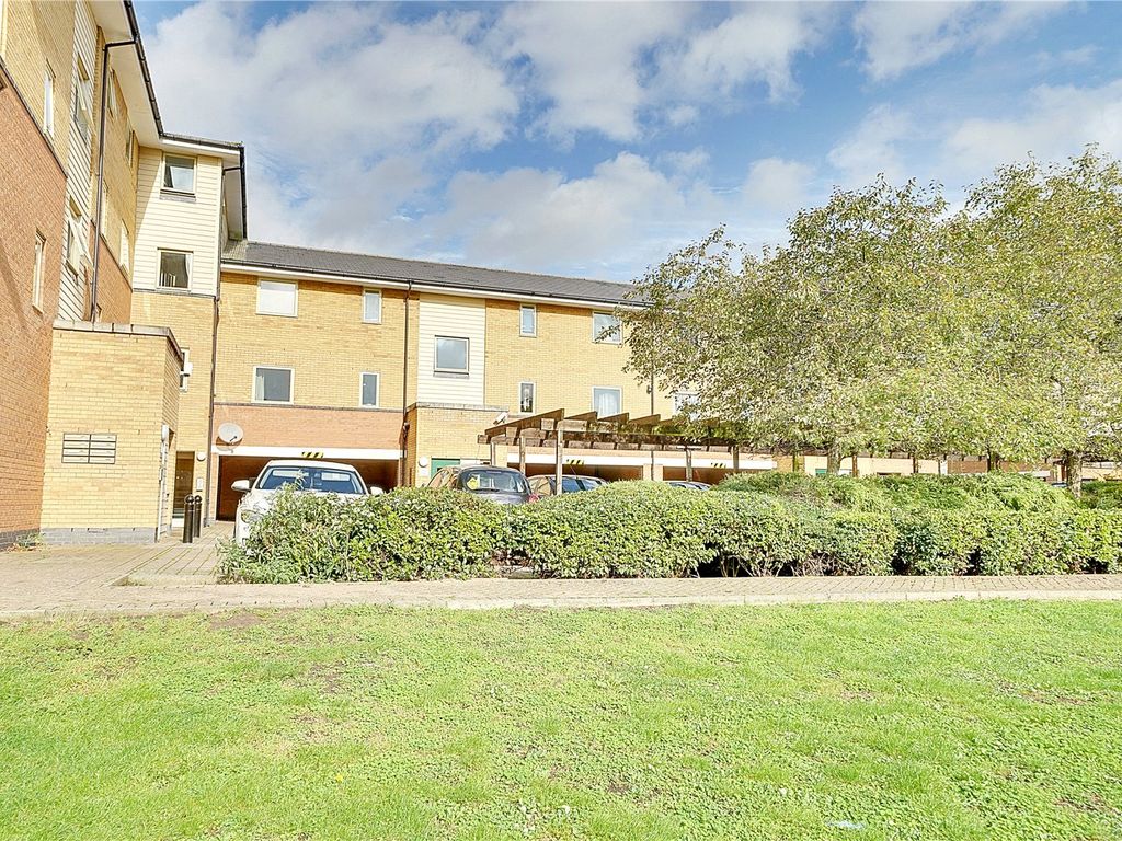 2 bed flat for sale in Orton Grove, Enfield EN1, £275,000