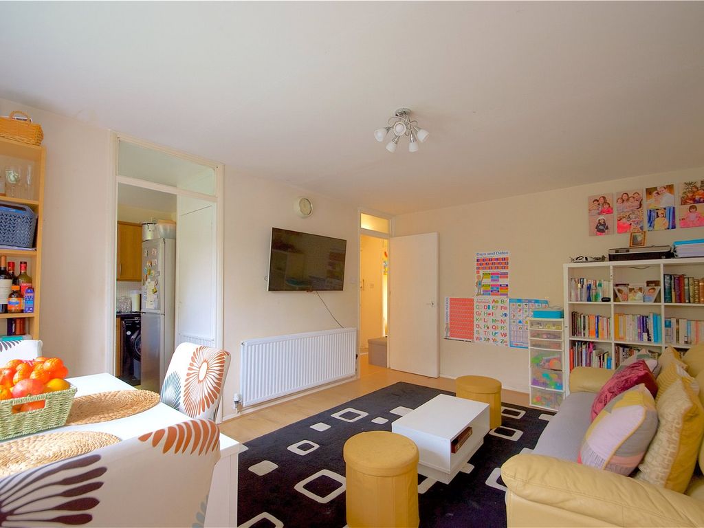 2 bed flat for sale in Gurney Close, Barking, Essex IG11, £250,000