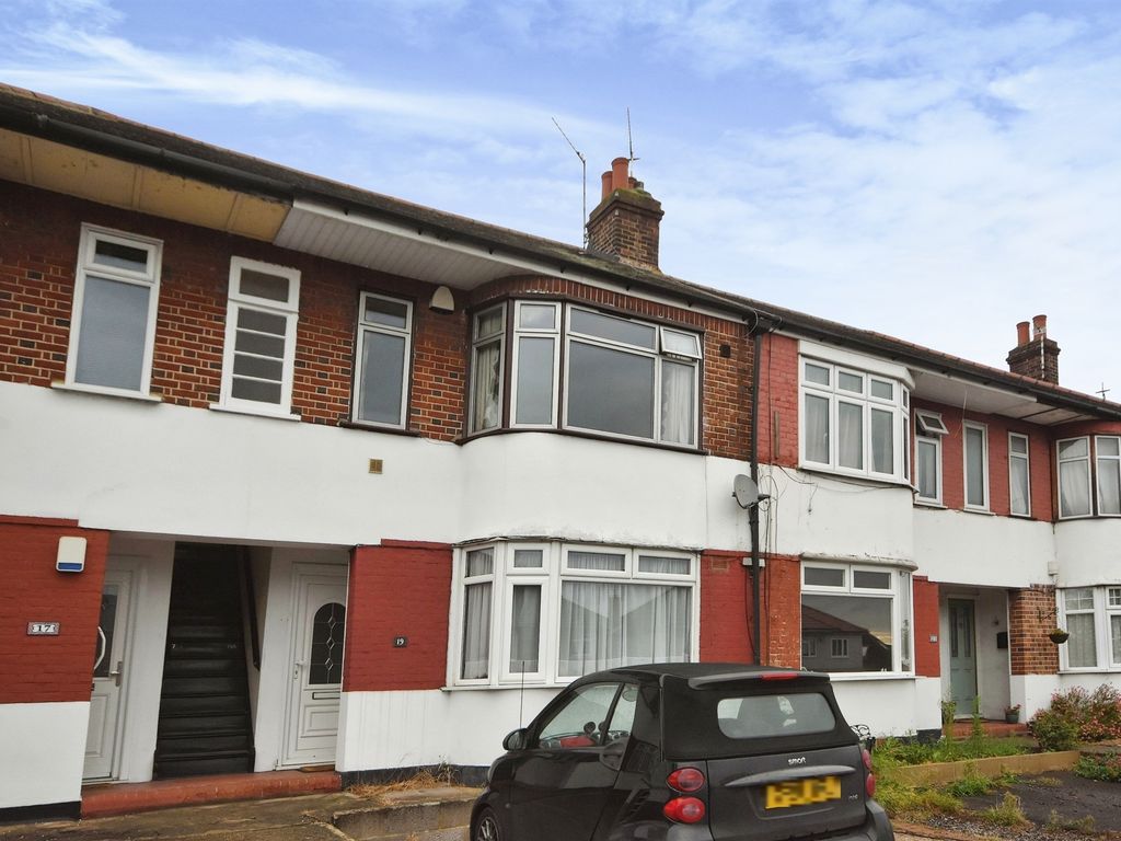 2 bed property for sale in Squirrels Heath Lane, Gidea Park, Romford RM2, £275,000