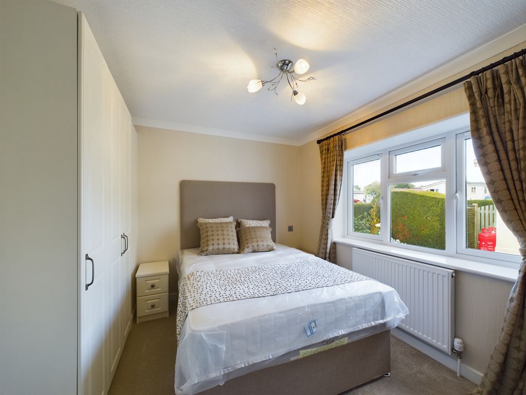 2 bed mobile/park home for sale in Warren Park, Portsmouth Road, Thursley, Godalming GU8, £299,000