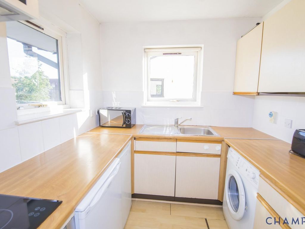 1 bed flat for sale in Barnfield Place, London E14, £330,000