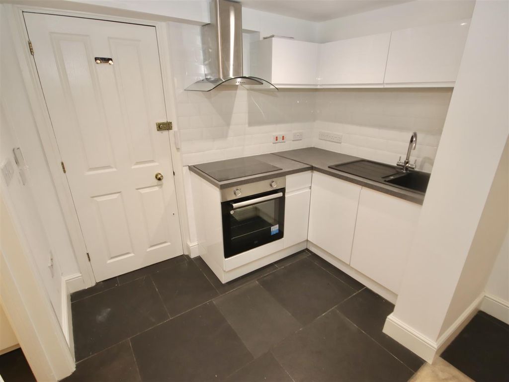 1 bed flat for sale in St. Mary Street, Chippenham SN15, £90,000